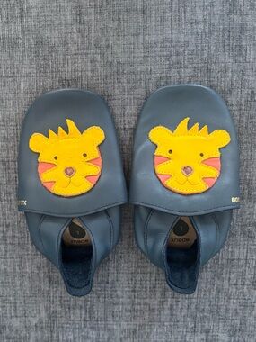Bobux Navy Leather Lion Applique Baby Slip-Ons